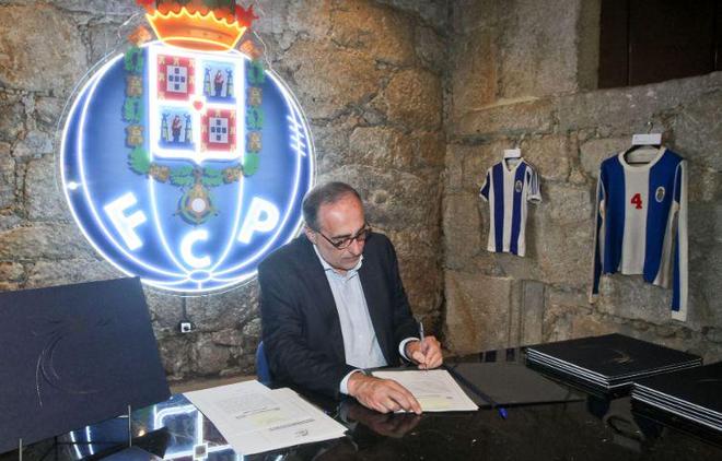 从意大利坚 从意大利坚