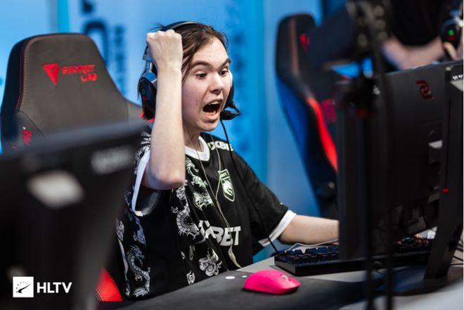 埃利奥特在 埃利奥特在